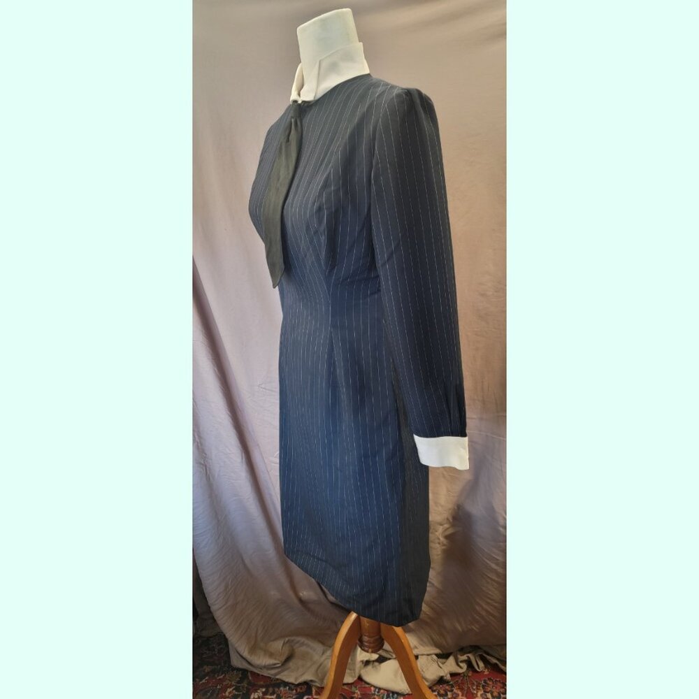 VINTAGE 1940'S CLASSIC PINSTRIPE DRESS - Picture 3 of 8